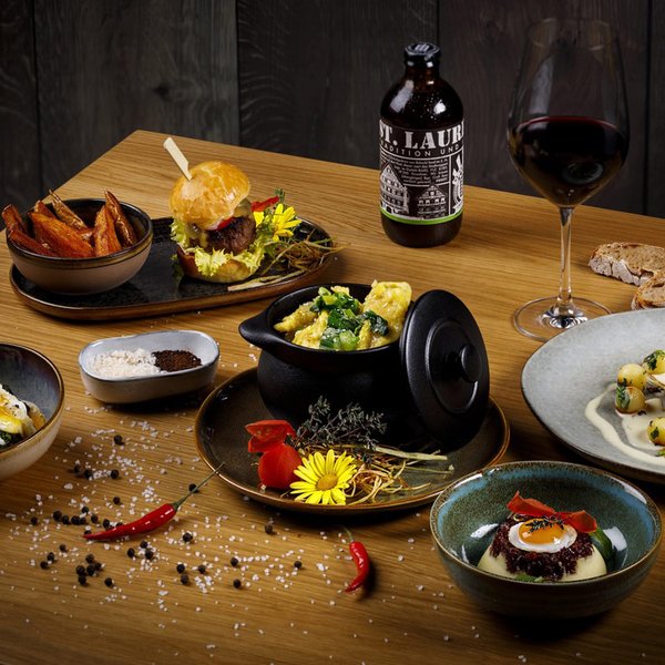 Restaurant & Bar Tschadun