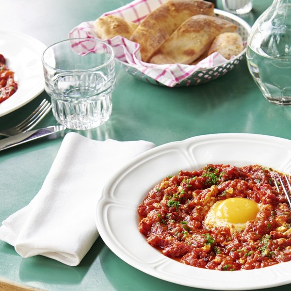 Farbenfroh, vielfältig und lecker kommen sie daher, die Mezze-Gerichte, wie man sie aus dem Orient kennt.