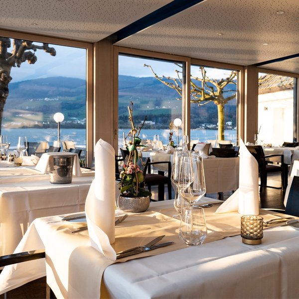 Aussicht vom Pavillon auf den See