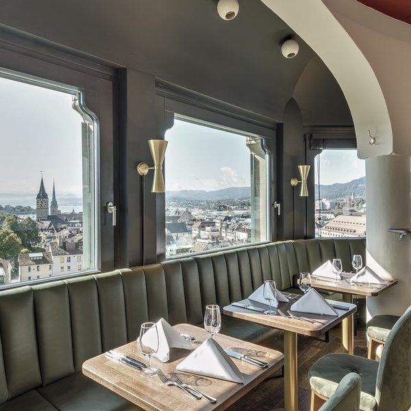 Jules Verne Panorama Bar