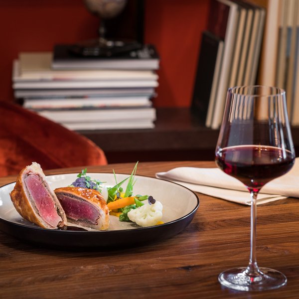 Carlton Restaurants & Bar