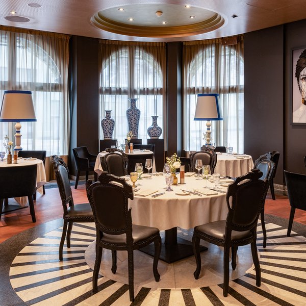 Carlton Restaurants & Bar