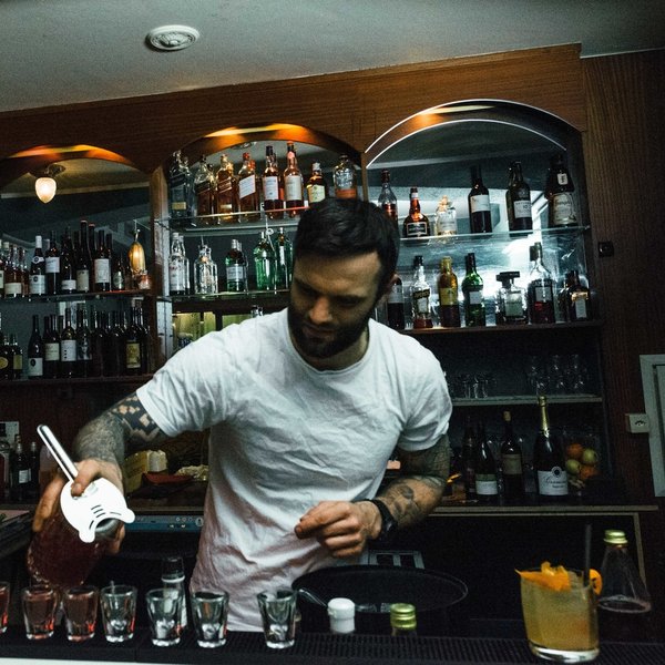 «Teure Cocktails, schlechte Weine und langweilige DJs», das ist das Motto der Bar Schickeria im hippen Langstrassen-Viertel. 