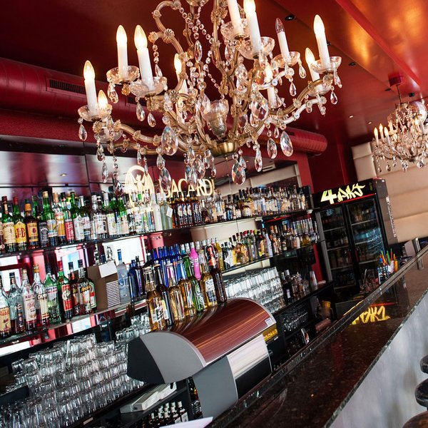 Bar in Zürich-West: 4. Akt