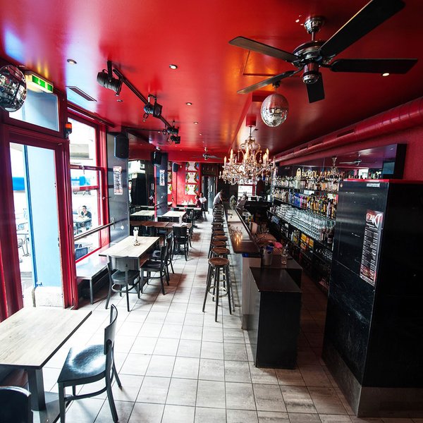 Bar in Zürich-West: 4. Akt